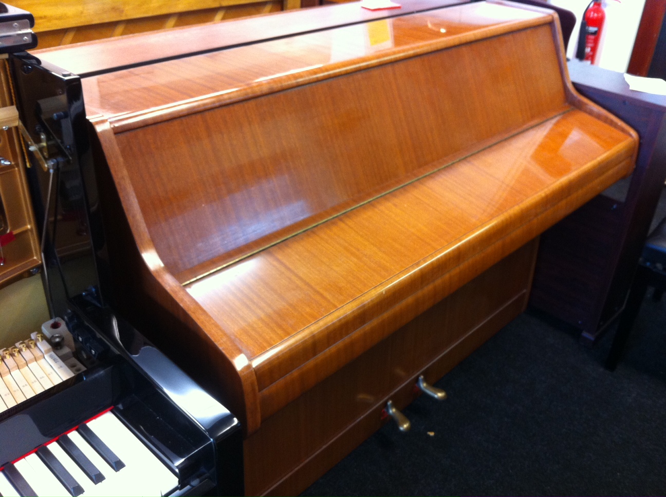 secondhandbentleypianocherry